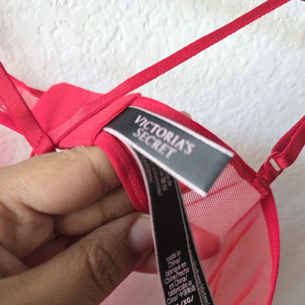 Elegant Red Lace Lingerie Set Victoria Secrect - Picture 2 of 8
